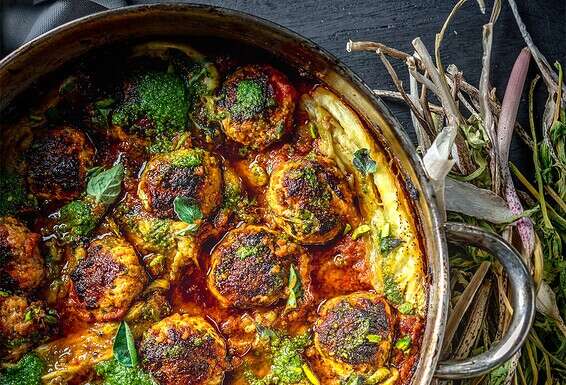 קציצות עוף וחצילים // צילום וסטיילינג: אסף קרלה