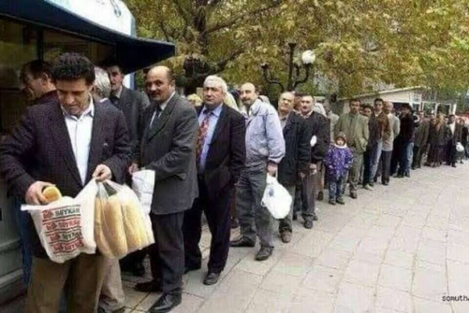 המתנה בתור ללחם באיסטנבול , 