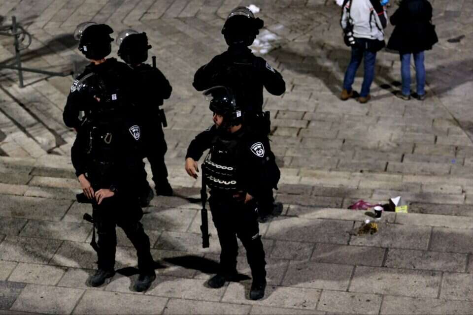 כוחות שיטור במיקום הפיגוע בשער שכם , אורן בן חקון