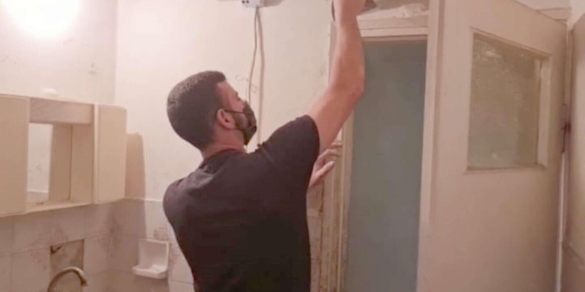 באמצע שיפוץ , אוראל ק.א