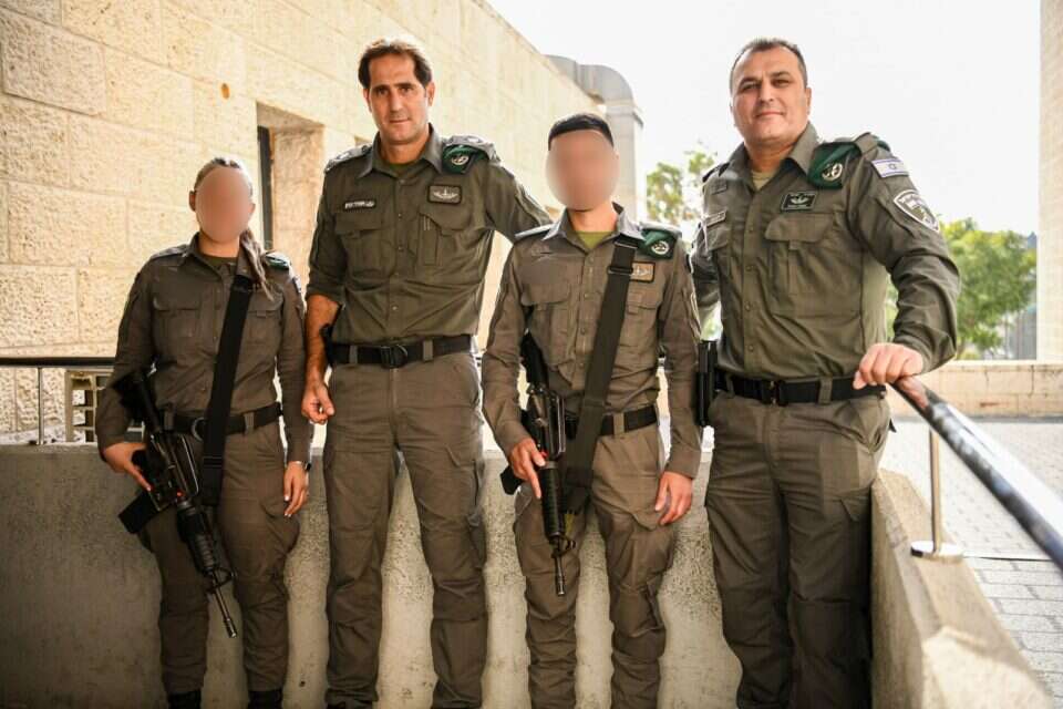 מפקד משמר הגבול, ניצב אמיר כהן עם הלוחמים שנטרלו את המחבל בפיגוע בירושלים , דוברות המשטרה