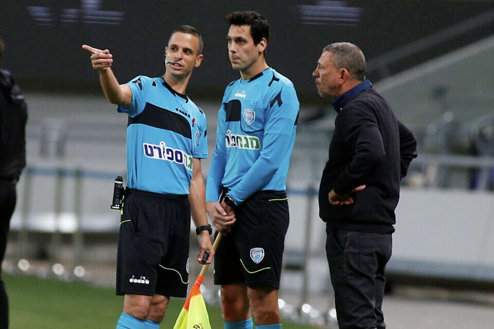 צוות השיפוט, אמש בבלומפילד , אלן שיבר