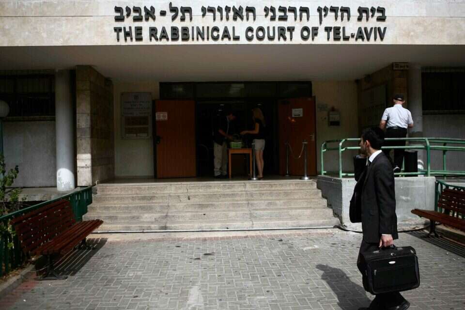 לכפות עליו גט. ביה"ד הרבני , יהושע יוסף
