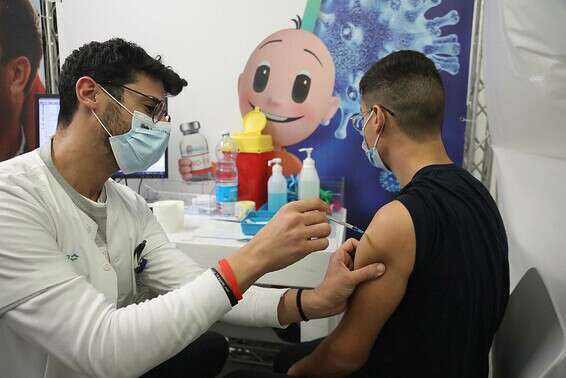 מרתון חיסונים לבני נוער מגיל 16 // צילום: גדעון מרקוביץ'