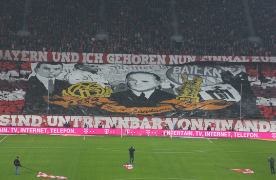 הבאנר הענק  באליאנץ. הכרה מאוחרת // צילום: באדיבות קרן קורט לנדאואר