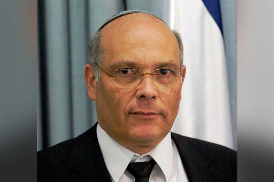 יו"ר הוועדה מנחם פינקלשטיין , ללא קרדיט