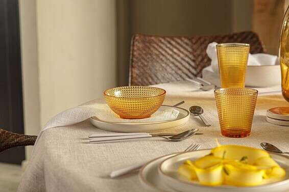 שולחן אביבי, מתוך קולקציית אביב קיץ 2021, גולף & קו //צילום: עידן מלכה וערן סלם