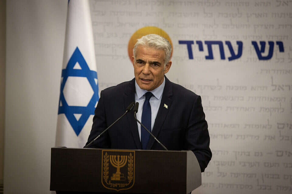 שר החוץ לפיד בישיבת סיעה, ארכיון , אורן בן חקון