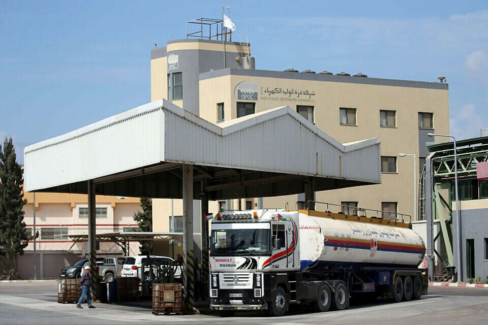 תחנת הכוח בנוסייראת ברצועת עזה , רויטרס