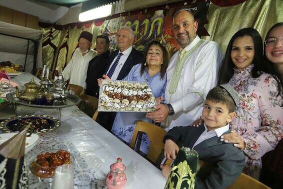 מימונה אצל אימו של ראש עיריית לוד יאיר רביבו // צילום: יהונתן שאול