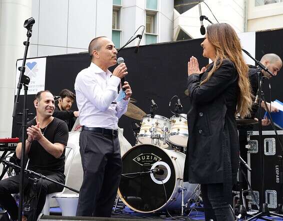 בן וגמזו מחליפים ברכות // צילום: מירי גטניו