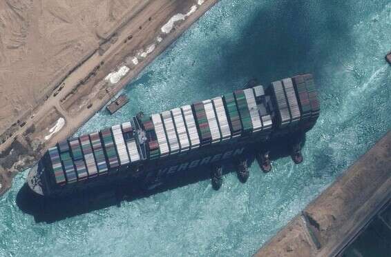 האוניה שחולצה הותירה אחריה אסון // צילום: AFP