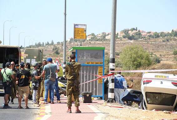 זירת הפיגוע, אוגוסט .2019 מעוצמת המכה רכבו של המחבל התהפך // צילום: מרים צחי