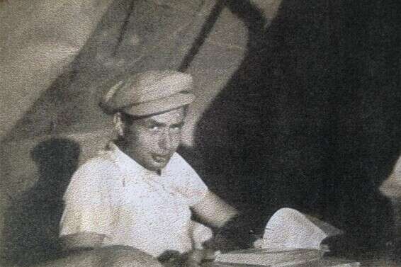 סבא מרדכי קדר באוהל בבארות יצחק, 1948