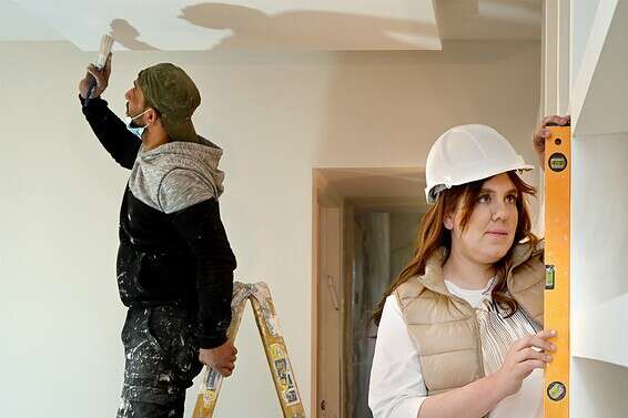 "חונכתי מילדות להיות ישרה, והפסדתי לא מעט כסף בפרויקטים שונים בגלל היושרה הזאת". בתיה אלזס // צילום: אפרת אשל