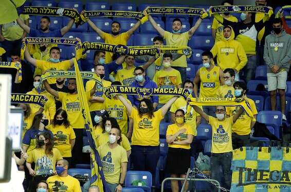 אוהדי מכבי תל אביב, הערב בהיכל // צילום: אלן שיבר