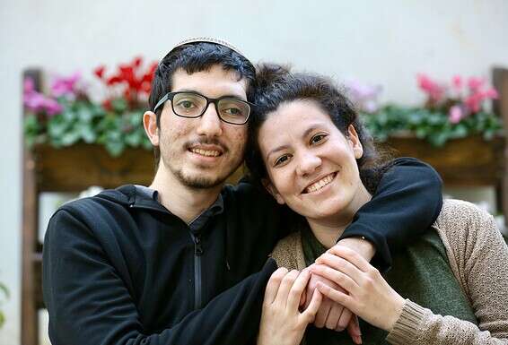 נחום עם אחותו נעם. "לא זכרתי שנחום היה איתי ולכן בהתחלה לא זיהו אותו" // צילום: אורן כהן