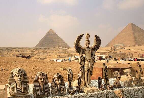 הצורך בסימנים דומים אינו מפתיע. פסלוני פרעונים, קהיר // צילום: רויטרס