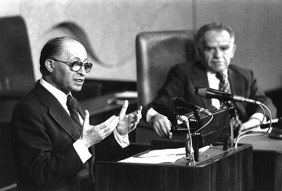 רצח אב ספרותי. יצחק שמיר ומנחם בגין, 1979 // צילום: שרה יעקבלע"מ