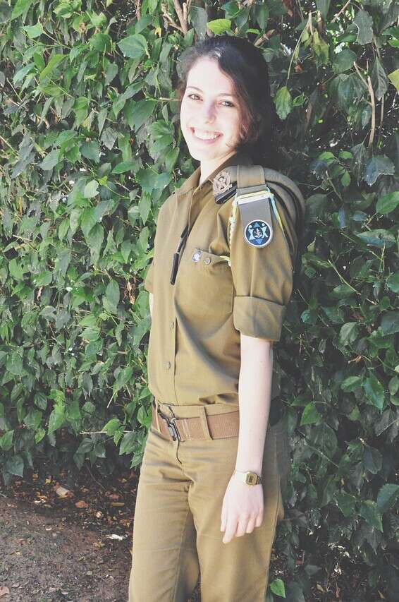 רוני שקדי בעת שירותה כמש"קית נפגעים // צילום: באדיבות המצולמת