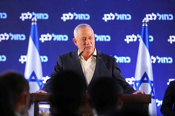 "לא אאפשר פגיעה הזו בשלטון החוק". בני גנץ // צילום: לירון מולדובן