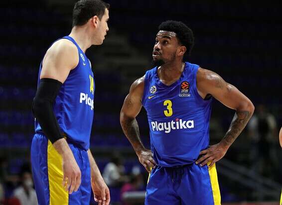 סמית' משוחח עם בלייזר // האתר הרשמי של הכוכב האדום בלגרד