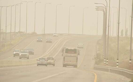 אובך כבד בכבישי הנגב // צילום: דודו גרינשפן