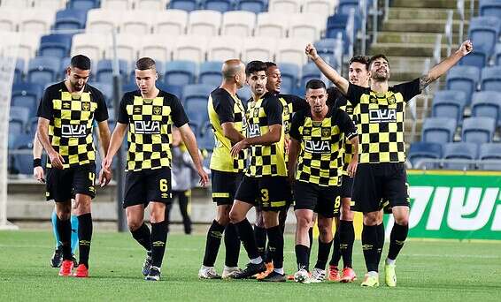 אלירן עטר חוגג צמד בטדי // צילום: דני מרון