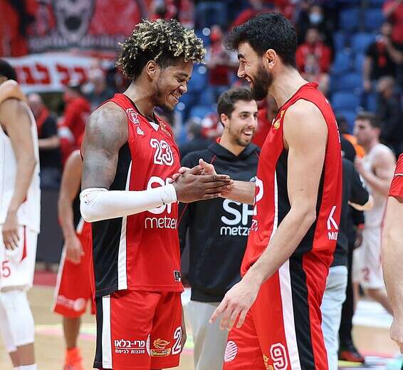 טילמן חוגג בארנה. 37 נקודוצ שעשו את ההבדל // צילום: דני מרון