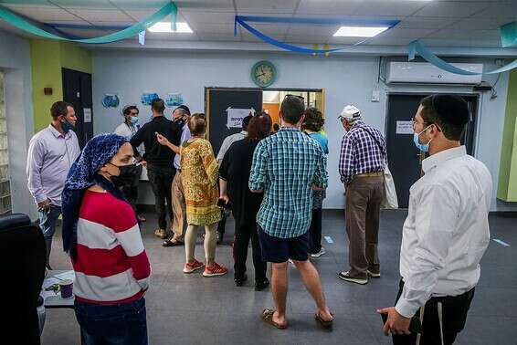 תור לקלפי בירושלים // צילום: אורן בן חקון