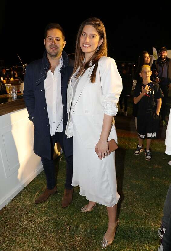 דנה זרמון ההריונית בלוק משגע ומוצלח מכף רגל עד ראש. שמלה של המעצבת מוריאל לאופר // צילום: רפי דלויה