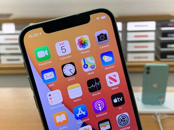 אייפון // צילום: ינון בן שושן