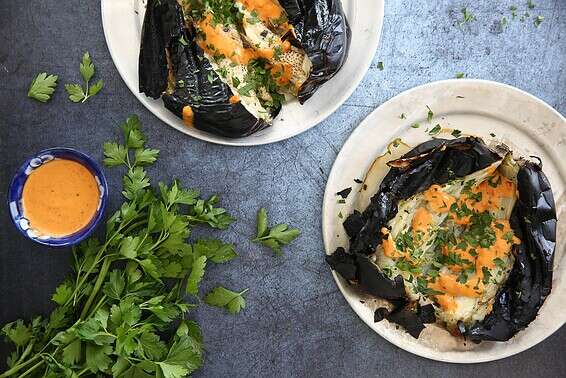 חציל בגריל עם טחינת אריסה // צילום: לירון אלמוג