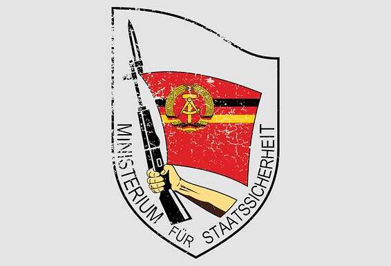 קרוב ל־11 קילומטרים(!) של מסמכים מהתקופה הנאצית נאספו בארכיון מיוחד. סמל השטאזי