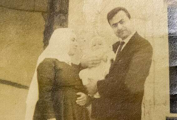 מלכה שח'ידם ובעלה פואד עם בתם נורה