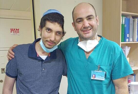 עם ד"ר מוסקוויסי. חמישה ניתוחים בחודשיים וחצי