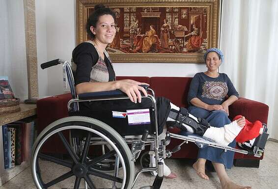 נעם עם אמה זהבה, אחרי הפיגוע. "הרגשתי שאמא לא מספרת לי הכל, אבל לא שאלתי"