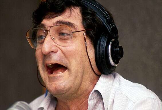 קול הבוקר. ברדיו ב־2004 // צילום: משה שי