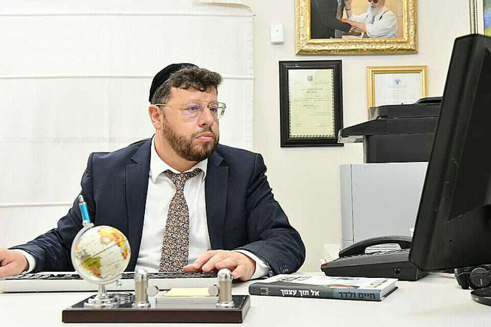חיים ולדר. את ההתאבדות ואת הדיון על סיבותיה כבר אי אפשר היה להשתיק , מתוך הוויקיפדיה