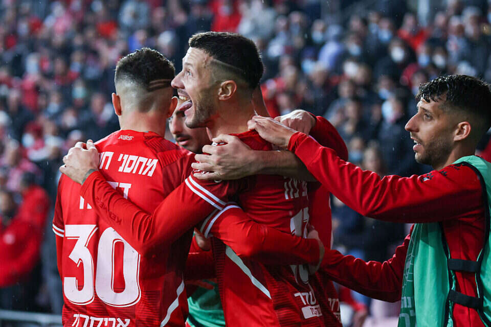 רוקאביצה ושחקני ב"ש חוגגים , דני מרון