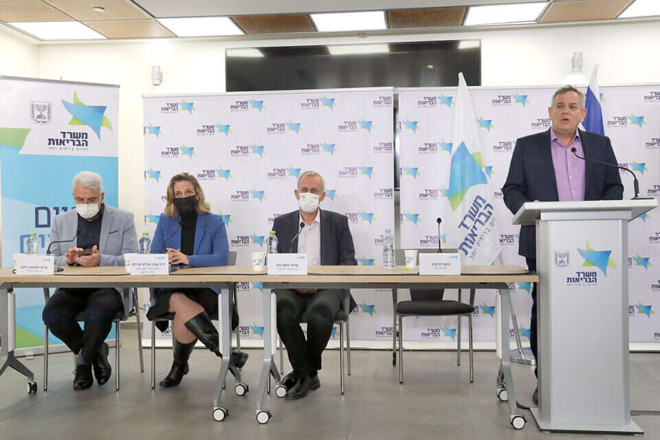 השר הורוביץ ובכירי משרדו במסיבת העיתונאים , גדעון מרקוביץ'
