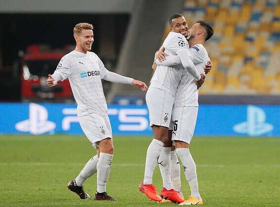 האורחים חוגגים את הרביעי // צילום: אי-פי