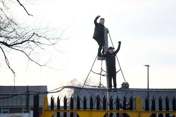 מעודדים מבחוץ // צילום: GettyImages