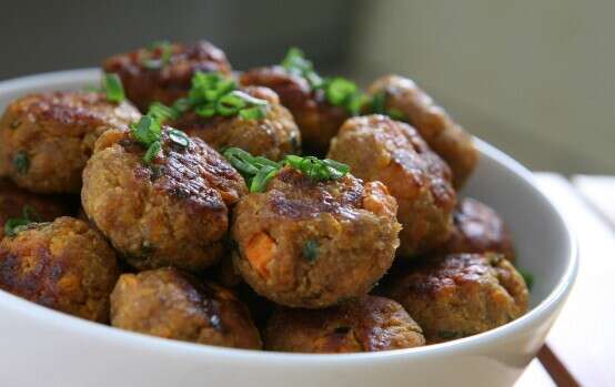 קציצות עוף ובטטה // צילום: לירון אלמוג