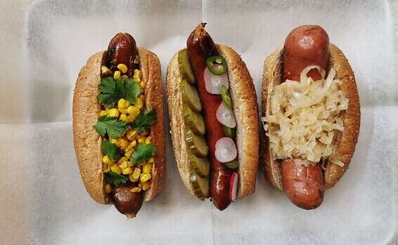 הנקניקיות של ערן ביק // צילום: יוני ביק