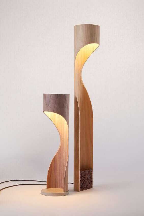 גופי תאורה דקורטיביים מעץ // צילום: אסף אמברם