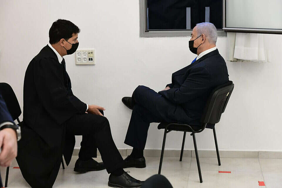 נתניהו בבית המשפט, לצד עורך דינו , ראובן קסטרו