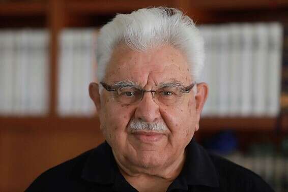 שר המשפטים לשעבר משה ניסים, בביתו, בירושלים, במאי // צילום: יהונתן שאול