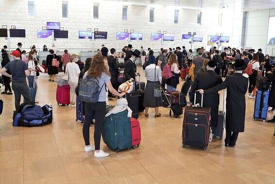 נוסעים בנתב"ג לקראת הסגר שהוטל בראש השנה, בחודש שעבר // צילום: קוקו