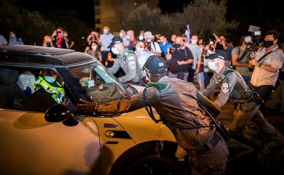 המחאה בבלפור // צילום: אורן בן חקון // ,